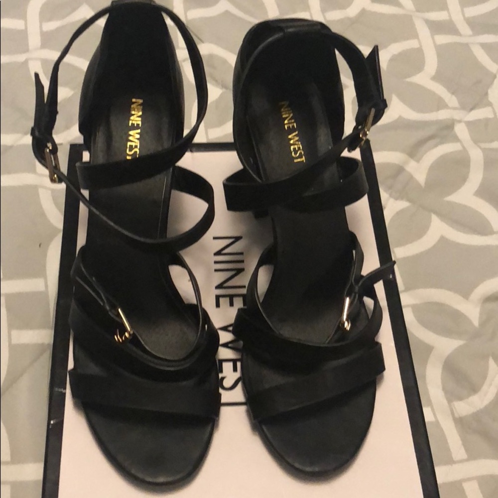 Strappy Ninewest heeled sandals